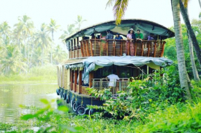 Rajahamsam Houseboat